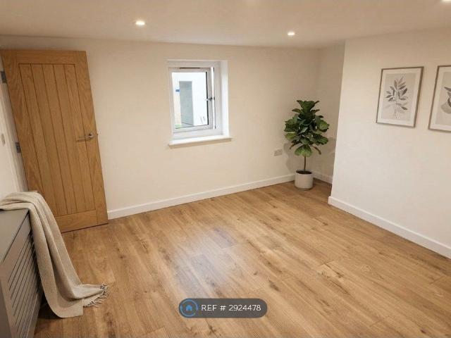 Elizabethan House, Brighouse HD6, 1 bed flat to rent, £790 pcm | PrimeLocation