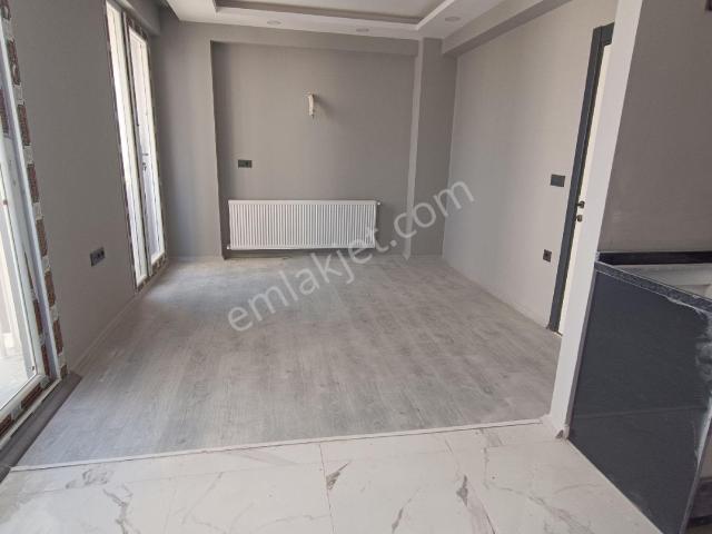 Elif Su Uludağ Mahallesinde Cadde Üzeri 2+1 Kombili Kiralık Daire