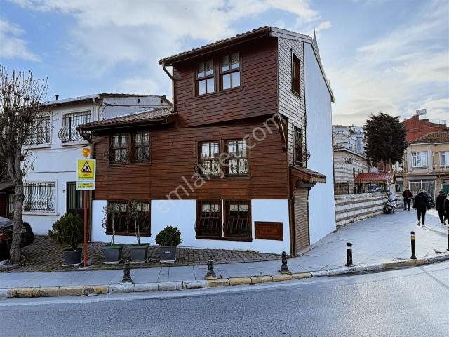 Çelik Konstrüksiyonlu Restoresi Yapılmış Tarihi Ticari Yapı