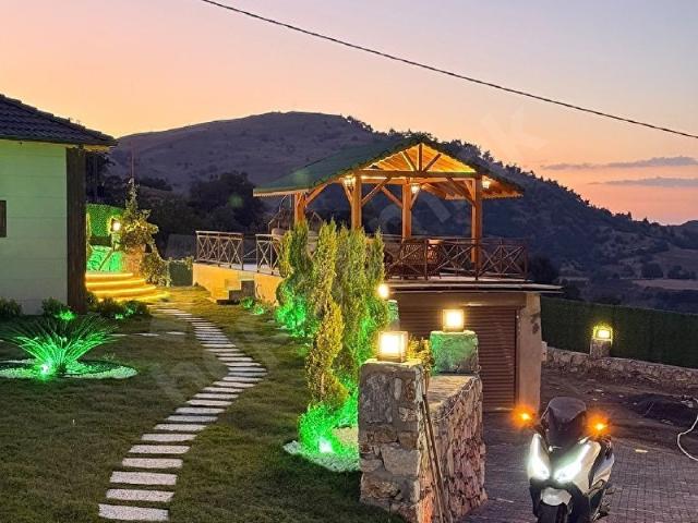 Çeliklide harika villa ve çiftlik