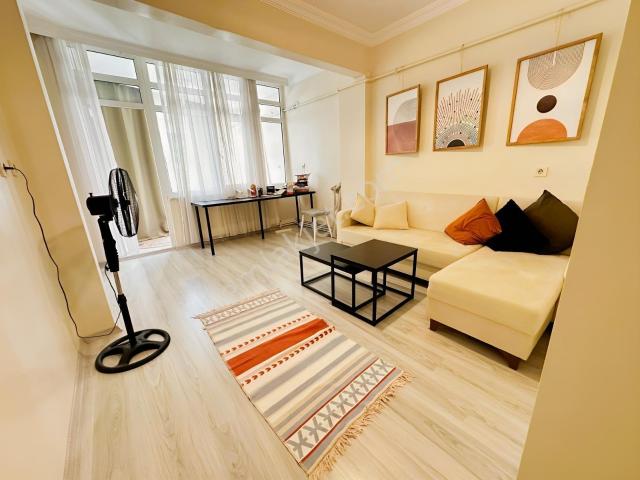 Çeliktepe'de Metro 2 Dk Cadde Üzeri 1+1 Eşyalı Kiralık Artum'dan