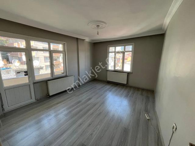 Çeliktepe'de Metroya 10dk,1+1,65m2,balkonlu,temiz Ara Kat Daire Artum'dan