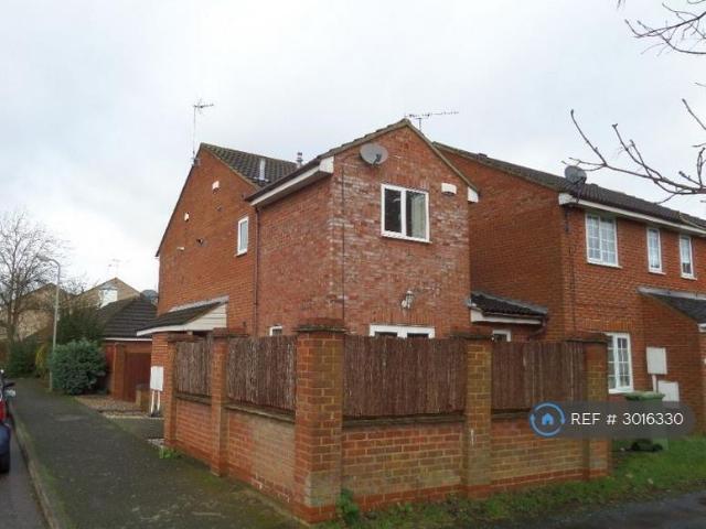 Eliot Close, Newport Pagnell, MK16 2 bed terraced house to rent £1,350 pcm £312 pw