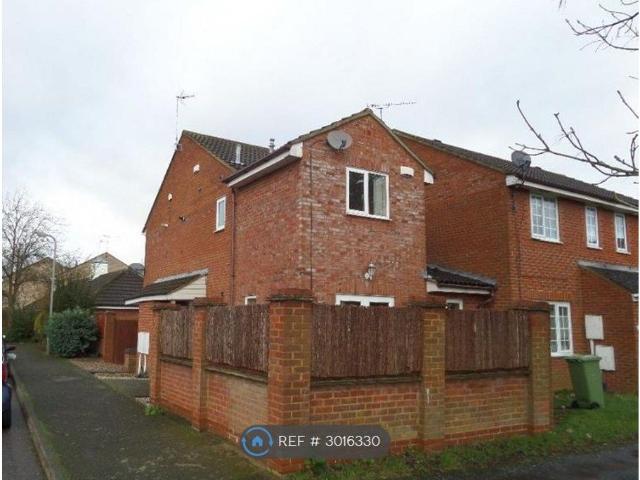 Eliot Close, Newport Pagnell MK16, 2 bed terraced house to rent, £1,350 pcm | PrimeLocation