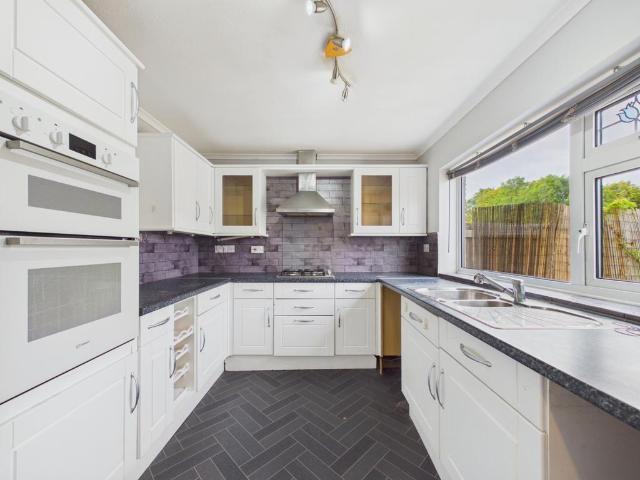 Eliot Close, Swindon SN3 3 bed terraced house to rent £1,300 pcm £300 pw