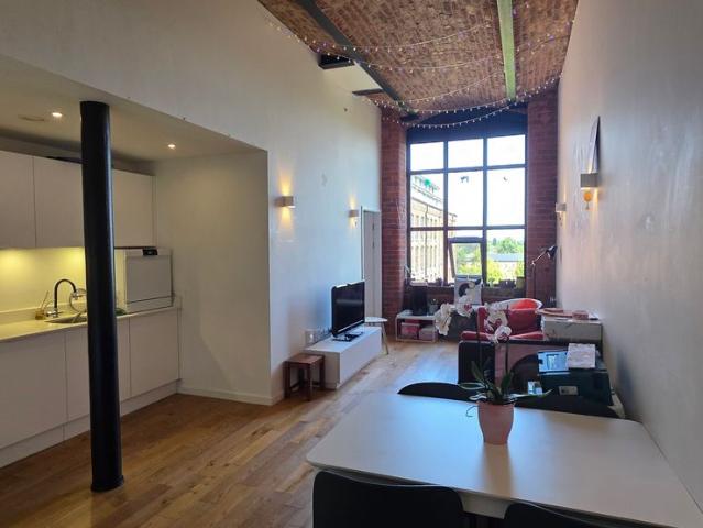 Elisabeth Gardens, Stockport SK5, 2 bed flat to rent, £1,250 pcm | PrimeLocation