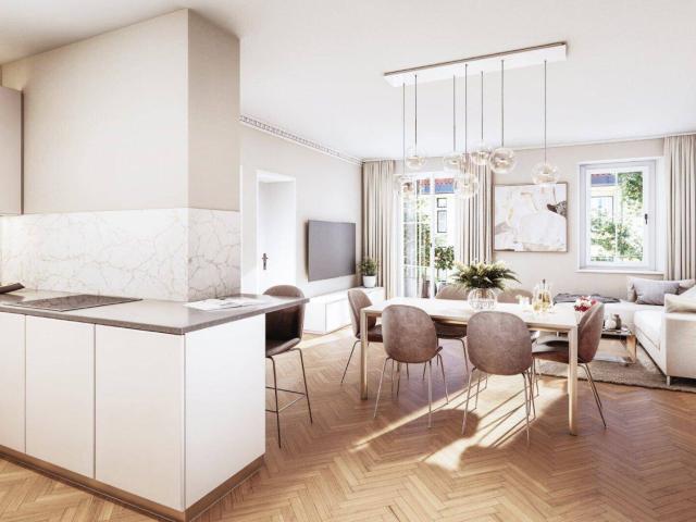 ELISABETH VORSTADT Große 3 Zimmerwohnung mit Aufzug und Balkon in generalsanierter Ceconi Villa
