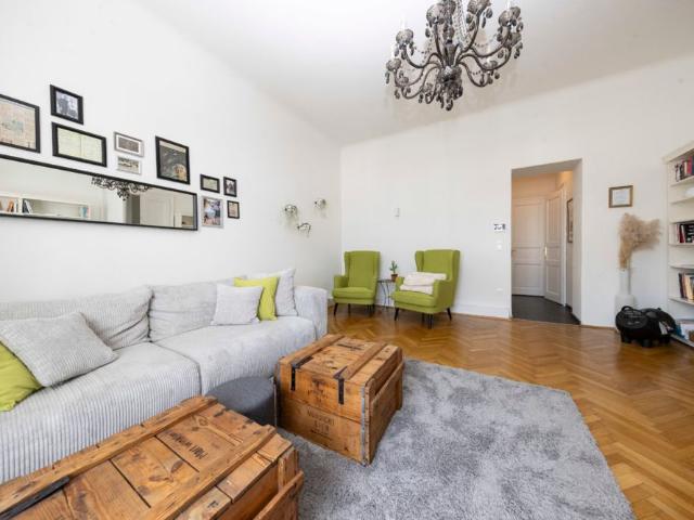 ELISABETH VORSTADT | KURZZEIT MIETE | Komplett möblierte 2‑Zimmerwohnung mit Balkon, Altbauflair und 3,30 m Raumhöhe