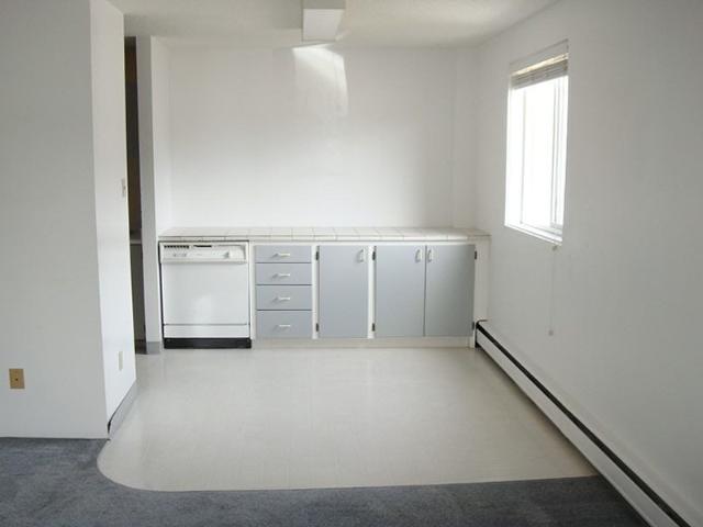 Elk Apartments 2 Bedroom Apartment for Rent at 1605 7th St E, Saskatoon, SK S7H 0Z3 Holliston