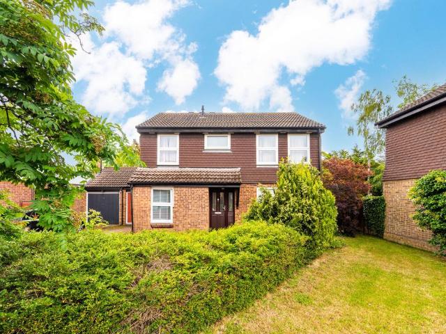 Elkins Gardens, Burpham, Guildford, GU4 4 bed detached house to rent £3,750 pcm £865 pw