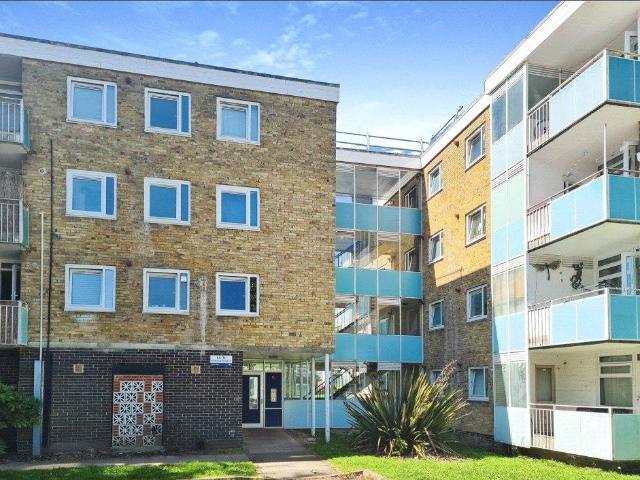 Ellwood Avenue, Hampshire SO19 2 bed flat to rent £1,095 pcm £253 pw