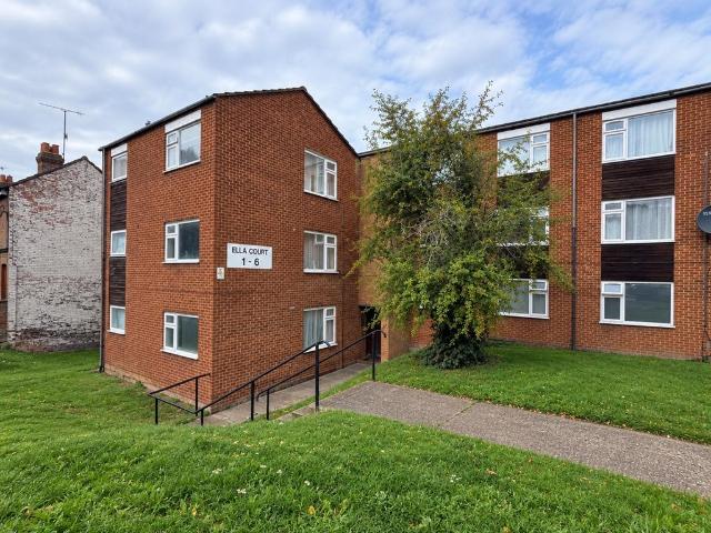 Ella Court, High Town Road, Luton. 1 bed flat to rent £995 pcm £230 pw