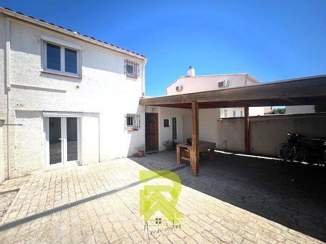 Elle cache bien son jeu. ! 102m² Marseillan