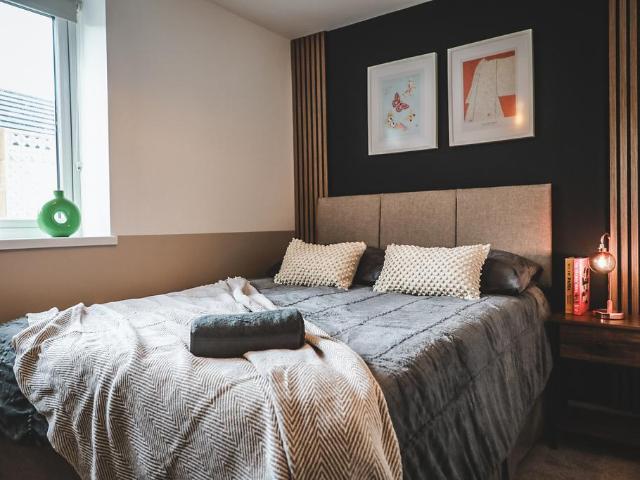 Ellenborough Crescent. 1 bed in a house share to rent £725 pcm £167 pw