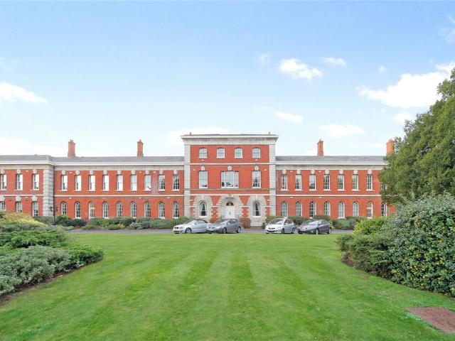 Ellesmere Place, Walton on Thames, KT12 2 bed flat to rent £1,795 pcm £414 pw