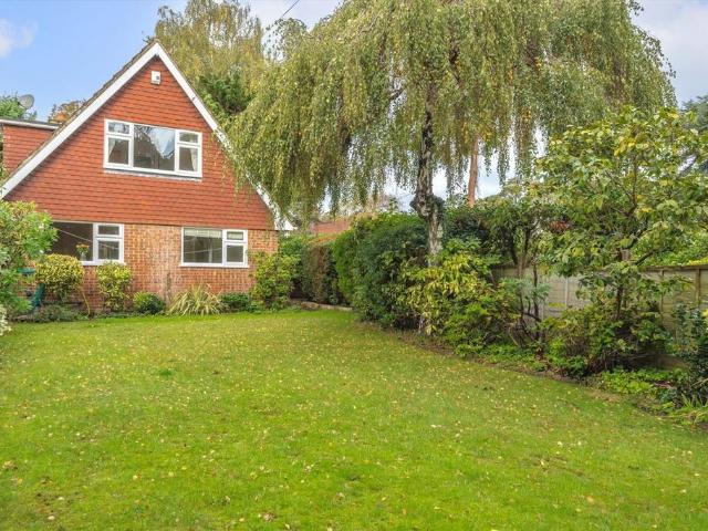Ellesmere Road, Weybridge KT13 3 bed detached house to rent £3,495 pcm £807 pw