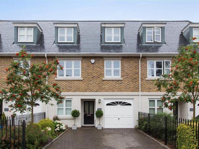 Ellesmere Road, Weybridge, Surrey KT13 5 bed terraced house to rent £5,500 pcm £1,269 pw