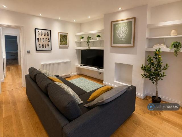 Ellesmere Road, London, W4 2 bed flat to rent £2,850 pcm £658 pw