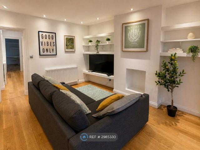 Ellesmere Road, London W4, 2 bed flat to rent, £2,850 pcm | PrimeLocation