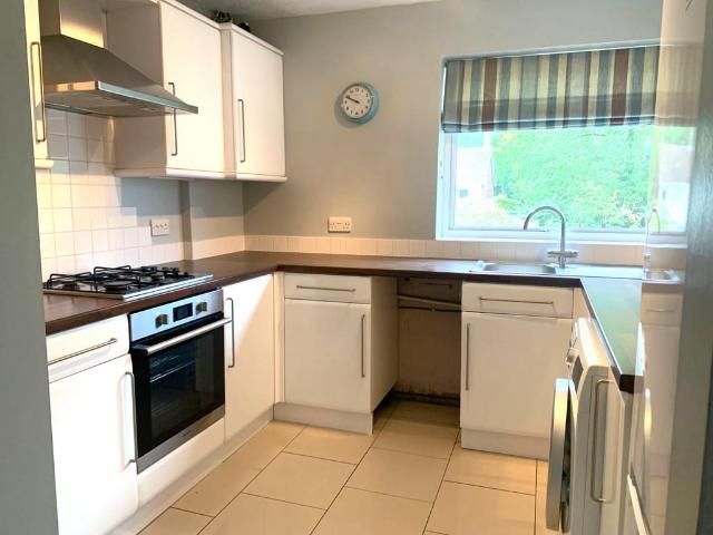 Elleray Court, Ash Vale GU12 2 bed flat to rent £1,400 pcm £323 pw