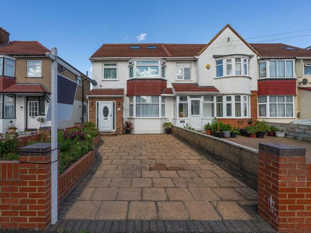 Ellerdine Road, Hounslow TW3, 4 bed semi detached house to rent, £3,200 pcm | PrimeLocation