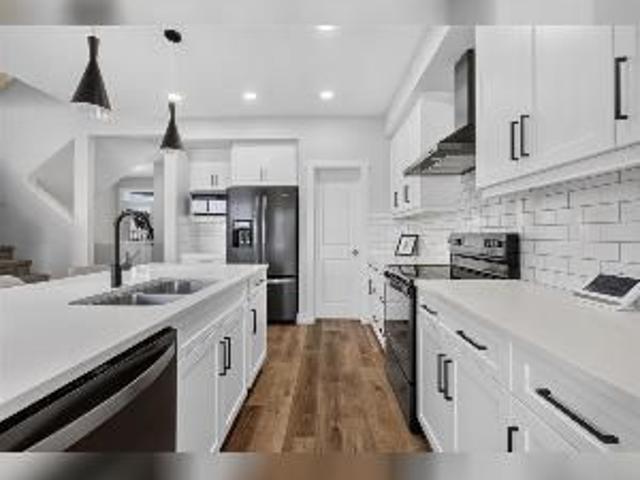 Ellerslie 3 bed 3 bath WALKOUT BASEMENT for rent