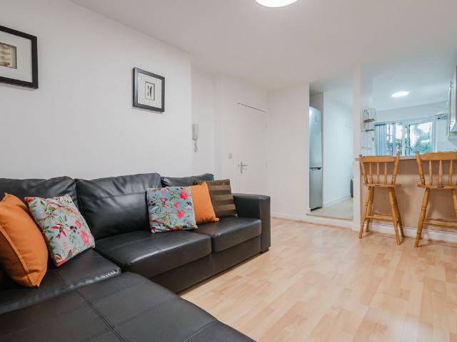 Ellerslie Court M14, 4 bed shared accommodation to rent, £2,860 pcm | PrimeLocation