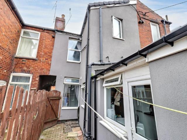 Ellerton Road, Sheffield, S5 2 bed terraced house to rent £795 pcm £183 pw