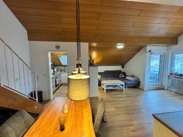 Ellhofen 3,5 Zimmer DG Wohnung mit zusätzlichem Büro in der Empore