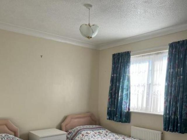 Elliott Avenue, Ruislip HA4 1 bed in a house share to rent £900 pcm £208 pw