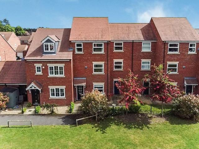 Elliott Close, Retford DN22, 4 bed terraced house to rent, £1,195 pcm | PrimeLocation