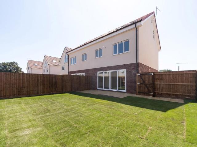 Elliott Road, MARCH, PE15 4 bed semi detached house to rent £1,525 pcm £352 pw