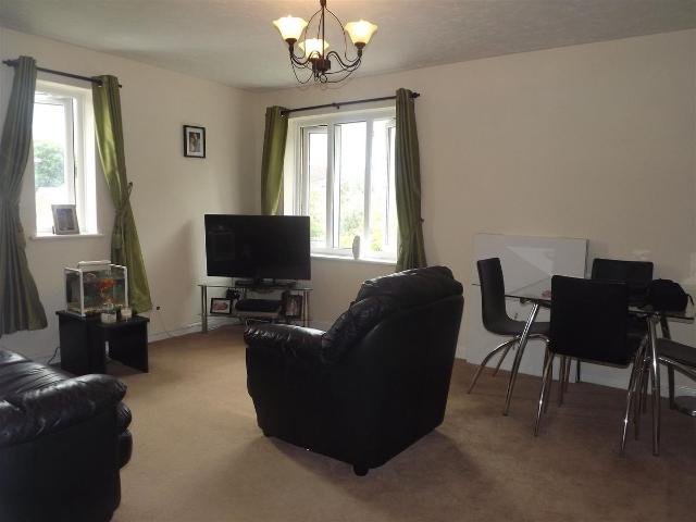 Elliot Close, Crawley RH10, 1 bed maisonette to rent, £1,200 pcm | PrimeLocation