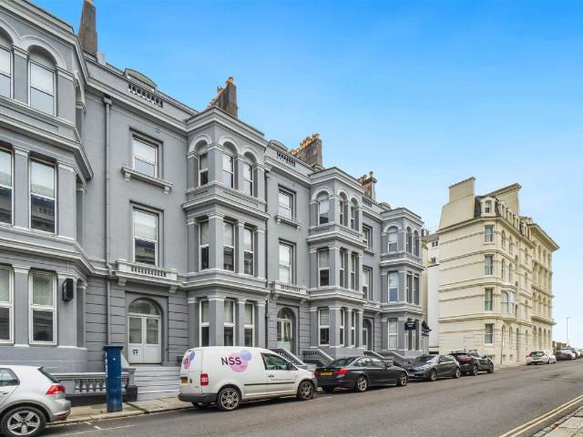 Elliot Street, The Hoe, Plymouth PL1, 2 bed flat to rent, £1,300 pcm | PrimeLocation