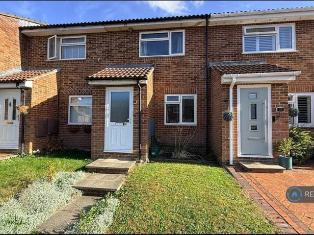 Ellington Drive, Basingstoke, RG22 2 bed terraced house to rent £1,450 pcm £335 pw