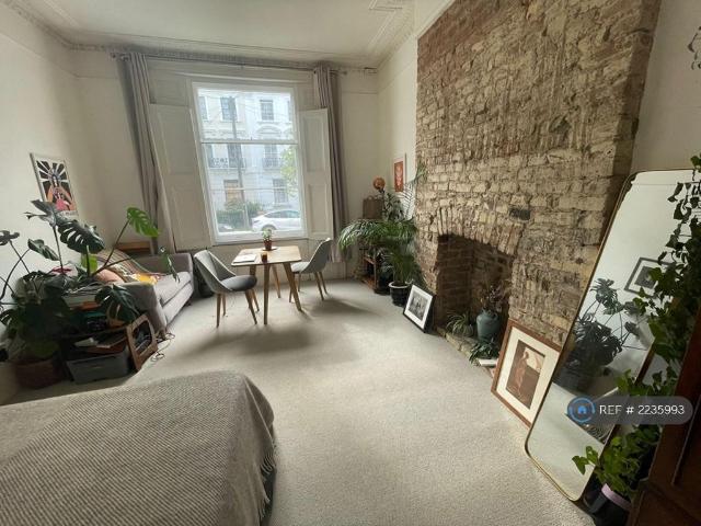Ellington Street, Highbury And. Studio to rent £1,850 pcm £427 pw