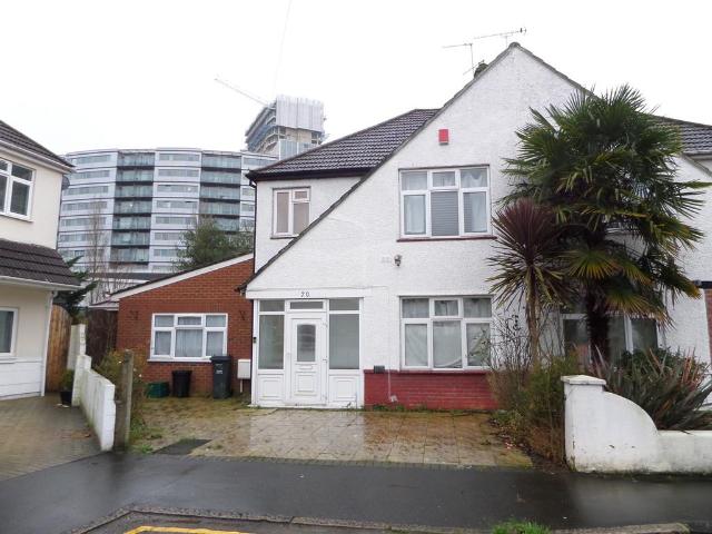 Ellington Road, Hounslow 3 bed semi detached house to rent £2,200 pcm £508 pw