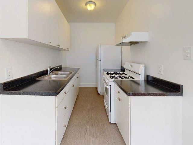 Ellis Court Studio Apartment for Rent at 5301 S Ellis Ave, Chicago, IL 60615 Hyde Park