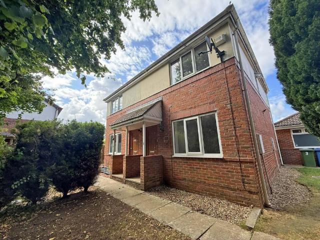 Ellison Avenue, Scarborough YO12 2 bed semi detached house to rent £900 pcm £208 pw