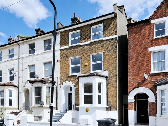 Ellison Road, London 2 bed flat to rent £1,500 pcm £346 pw