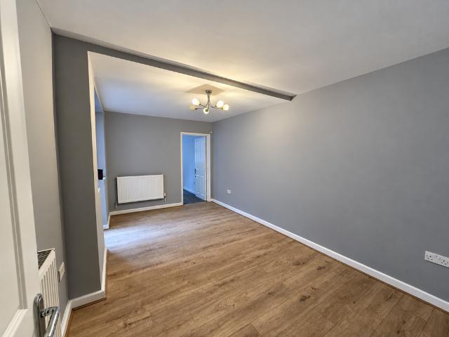 Ellison Road, London 2 bed flat to rent £1,500 pcm £346 pw