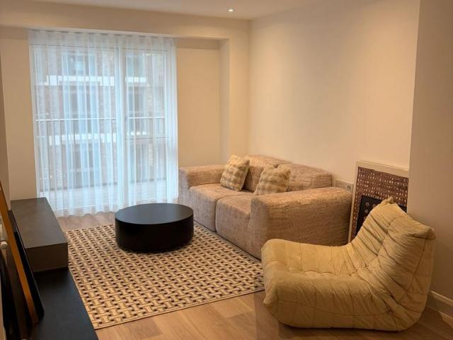 Ellipse House, London, London. 2 bed flat to rent £2,800 pcm £646 pw