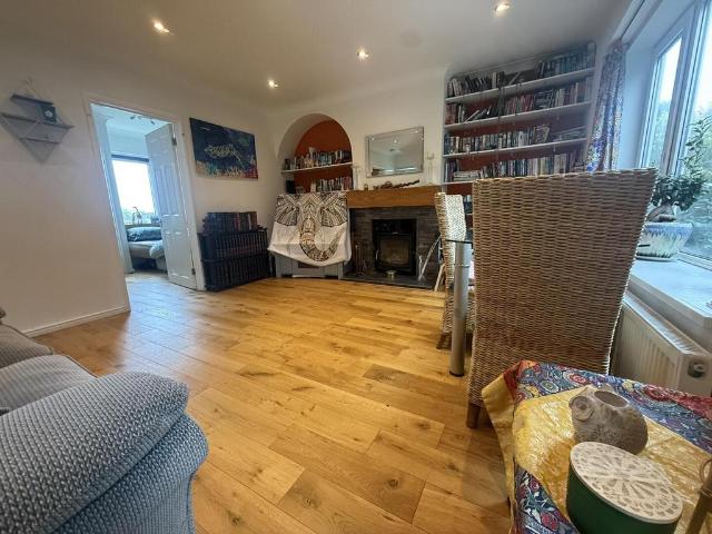 Elsted Crescent 3 bed house to rent £2,100 pcm £485 pw