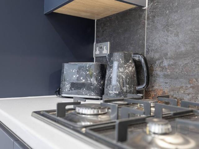 Elstree and Borehamwood, WD6 1AY, United Kingdom | 4 bed townhouse for rent #164252198 | Rentberry