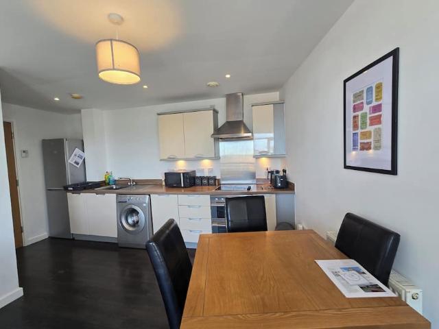Elstree and Borehamwood, WD6 1FS, United Kingdom | 2 bed apartment for rent #176004666 | Rentberry