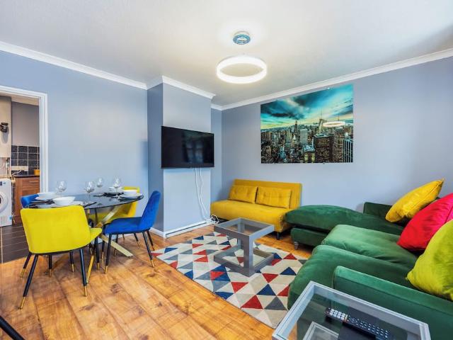 Elstree and Borehamwood, WD6 2QZ, United Kingdom | 3 bed house for rent #176003067 | Rentberry