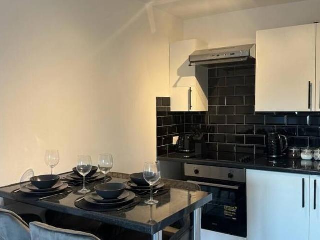 Elstree and Borehamwood, WD6 5NJ, United Kingdom | 1 bed apartment for rent #113999683 | Rentberry