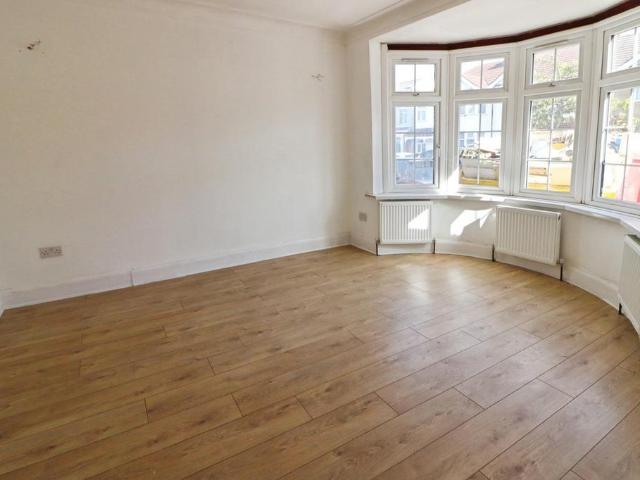 Elstree Gardens, Ilford IG1 4 bed terraced house to rent £2,600 pcm £600 pw
