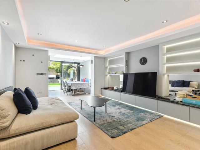 Elsham Road, Holland Park, London W14, 2 bed flat to rent, £4,500 pcm | PrimeLocation