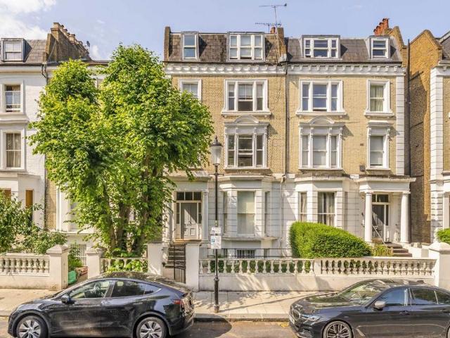 Elsham Road, London W14 2 bed flat to rent £3,250 pcm £750 pw
